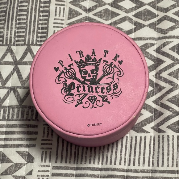 Walt Disney Pirates Of The Caribbean box Pink & Black - Picture 14 of 14